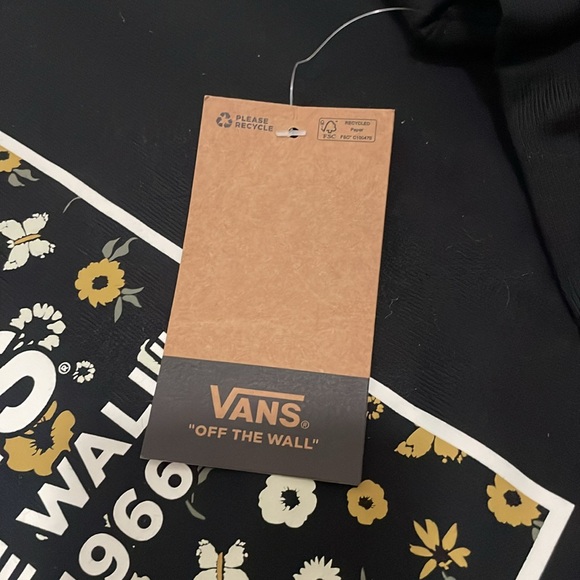 NEW! BLACK AND FLOWERS VANS SWEATSHIRT. SIZE SMALL. BOYS. - Picture 6 of 7